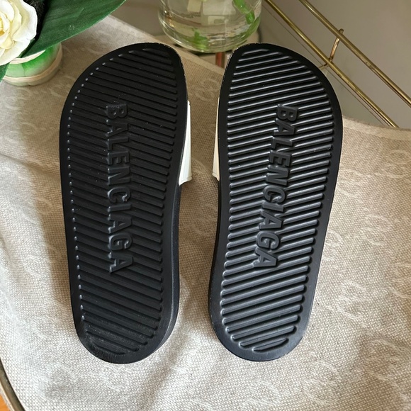 Balenciaga Logo-Embossed Rubber Pool Slides NWT - Picture 5 of 6